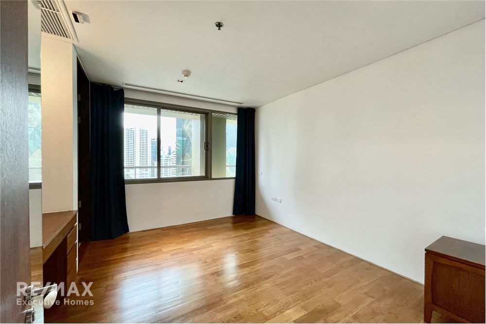High Floor 3-Bedroom Condo for Rent in The Lakes, 5 Mins Walk to BTS Asok 10