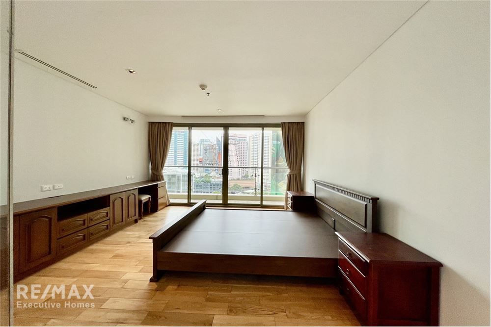 High Floor 3-Bedroom Condo for Rent in The Lakes, 5 Mins Walk to BTS Asok 14