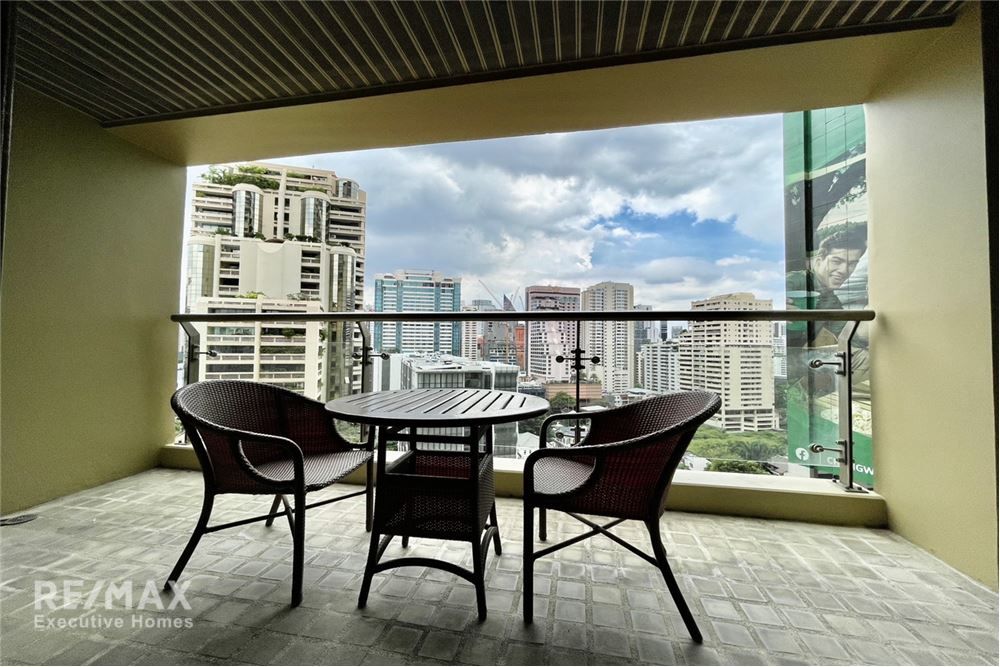 High Floor 3-Bedroom Condo for Rent in The Lakes, 5 Mins Walk to BTS Asok 2