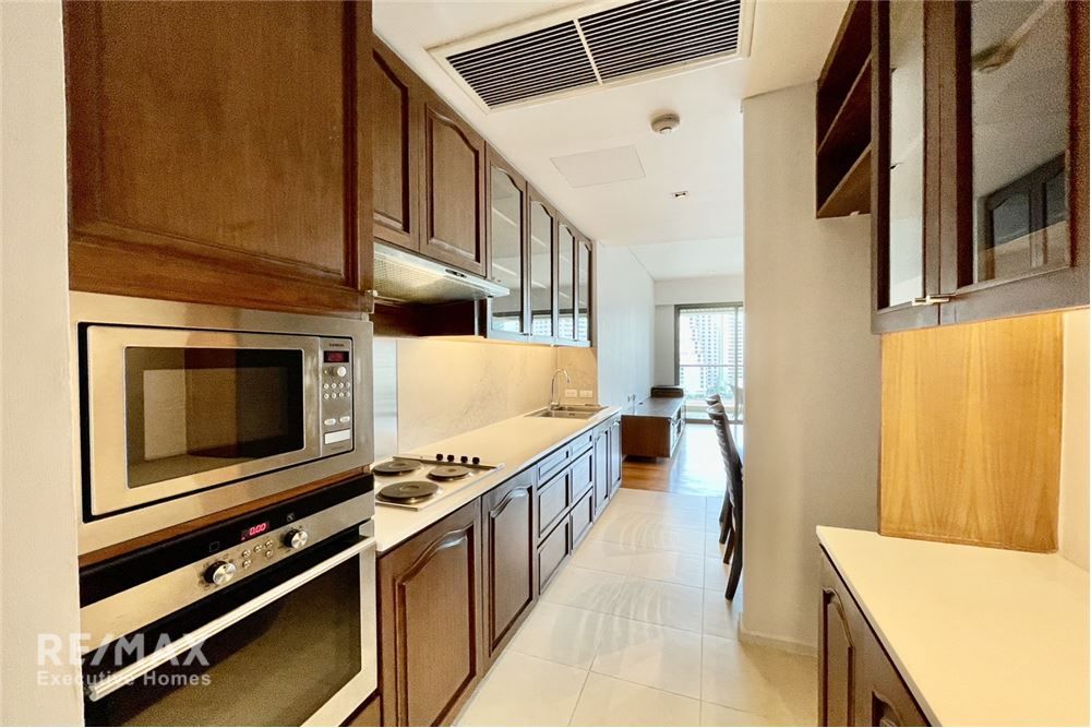 High Floor 3-Bedroom Condo for Rent in The Lakes, 5 Mins Walk to BTS Asok 5