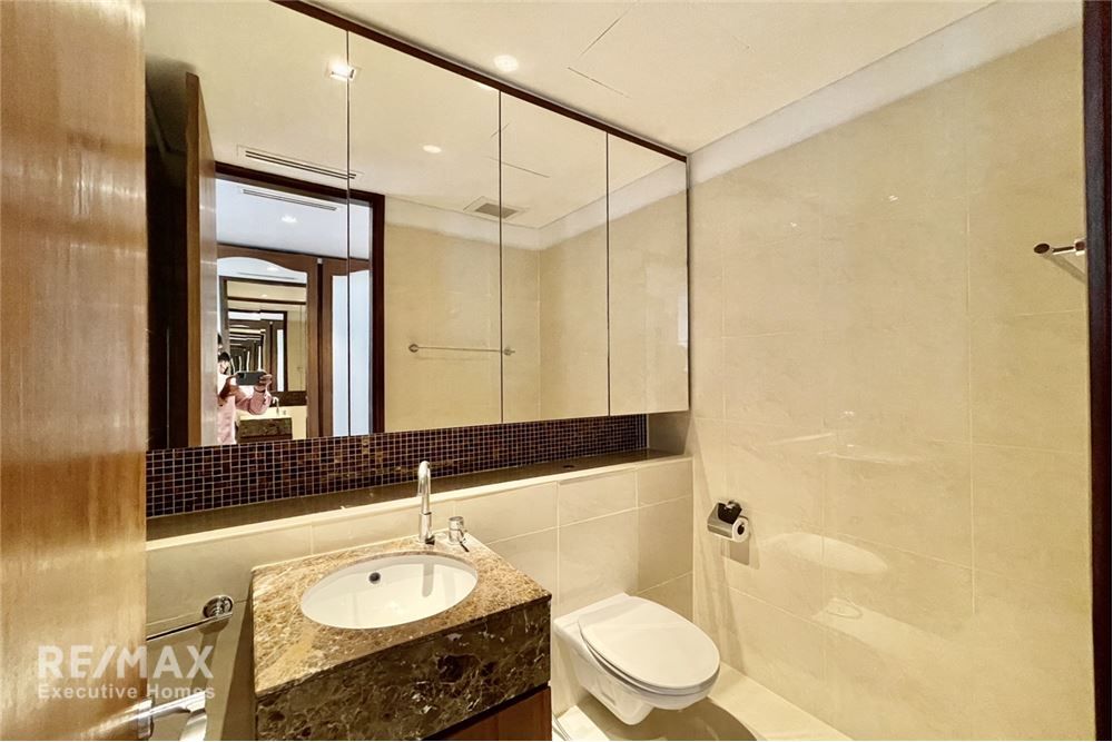 High Floor 3-Bedroom Condo for Rent in The Lakes, 5 Mins Walk to BTS Asok 7
