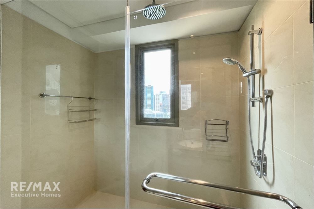 High Floor 3-Bedroom Condo for Rent in The Lakes, 5 Mins Walk to BTS Asok 9
