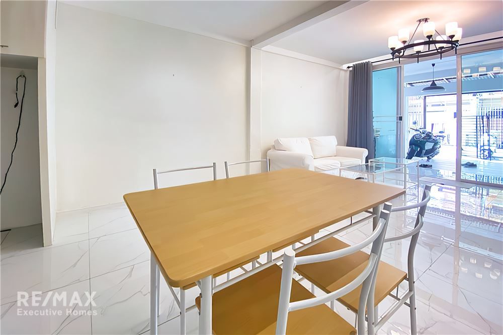Modern townhouse 3 bedrooms in Sukhumvit 65 6