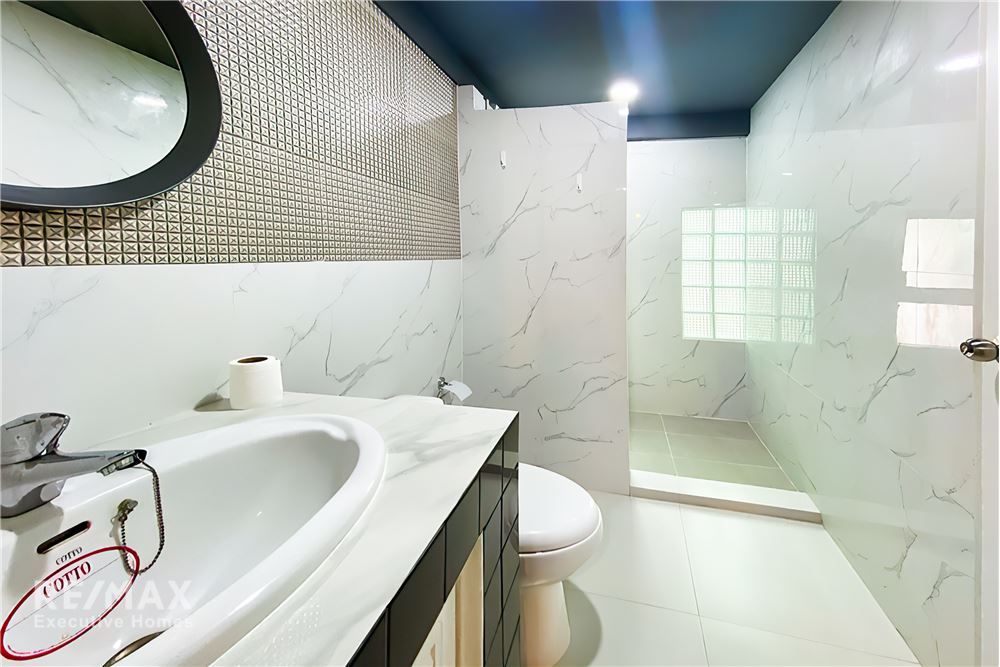 Rare Pet-Friendly Townhouse Sukhumvit 65 | Sky Terrace | 13.5MB 15