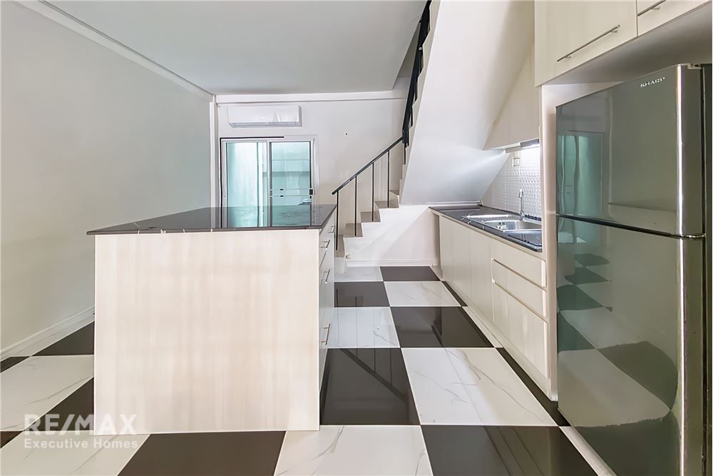 Rare Pet-Friendly Townhouse Sukhumvit 65 | Sky Terrace | 13.5MB 2