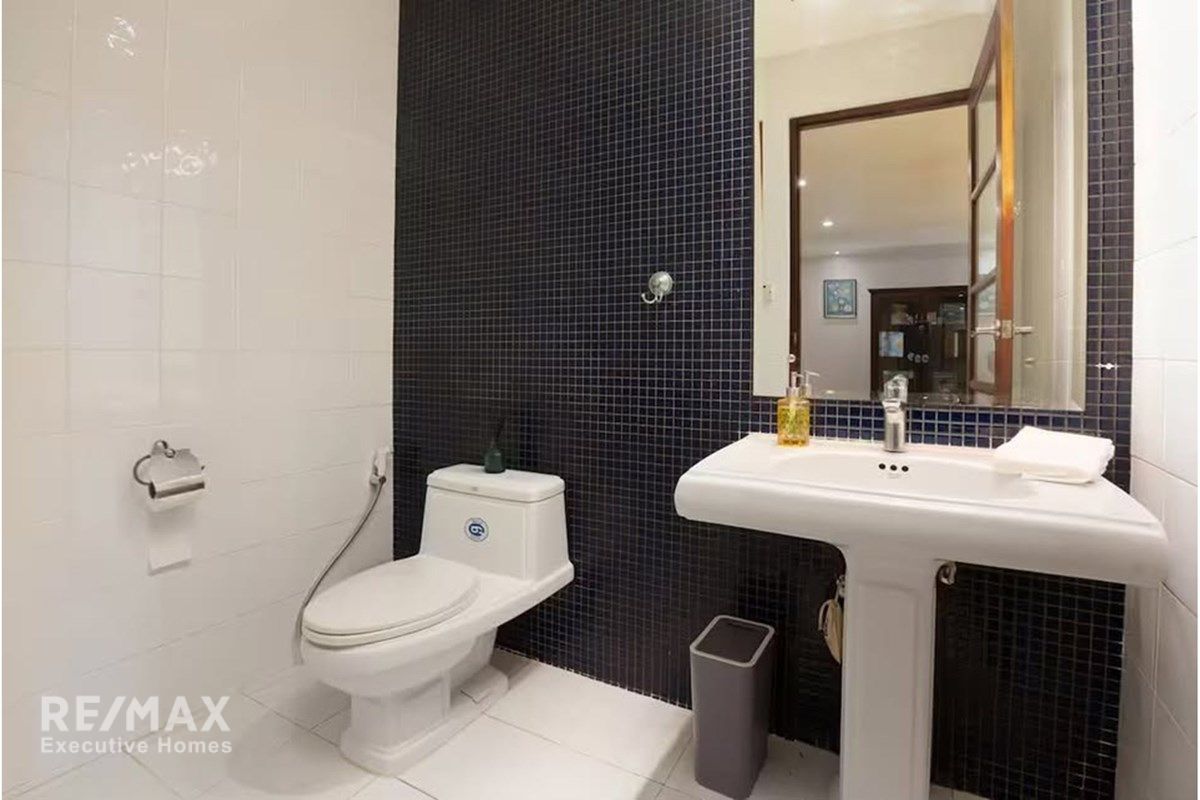 4BR Townhouse for Sale in Phrom Phong, Sukhumvit 39 - 440sqm with High Yield Potential 11