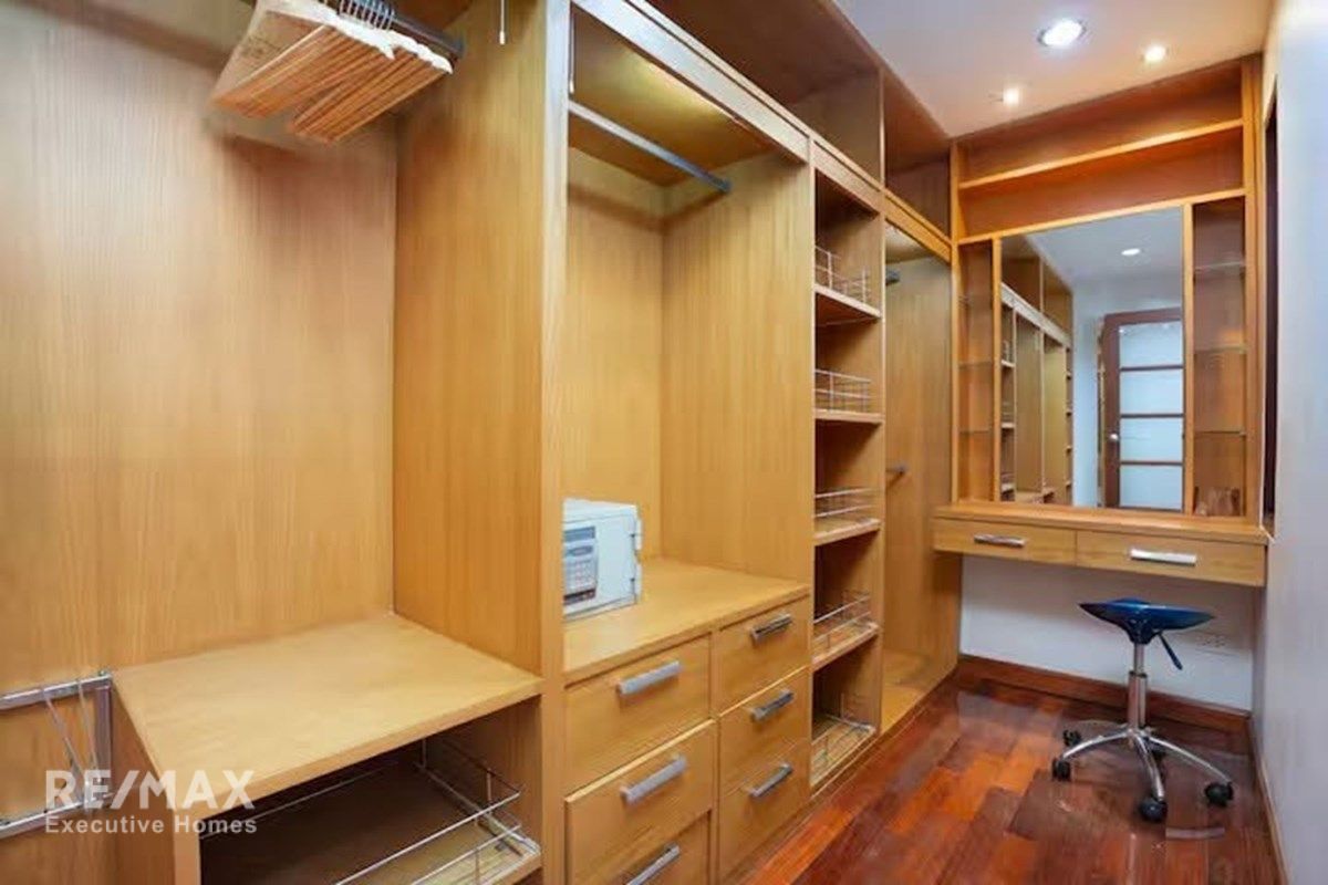 4BR Townhouse for Sale in Phrom Phong, Sukhumvit 39 - 440sqm with High Yield Potential 16