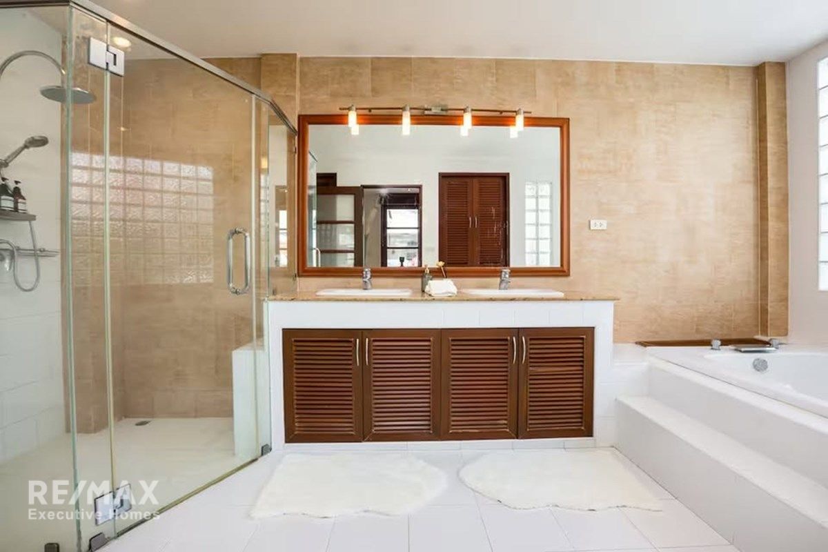 4BR Townhouse for Sale in Phrom Phong, Sukhumvit 39 - 440sqm with High Yield Potential 17