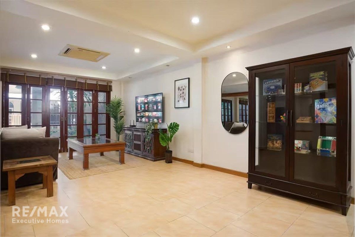 4BR Townhouse for Sale in Phrom Phong, Sukhumvit 39 - 440sqm with High Yield Potential 3