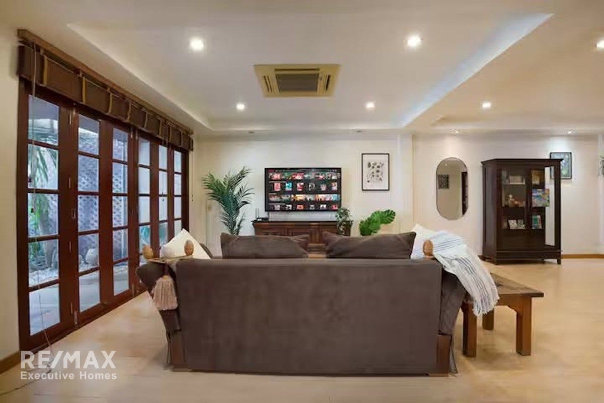 4BR Townhouse for Sale in Phrom Phong, Sukhumvit 39 - 440sqm with High Yield Potential 4