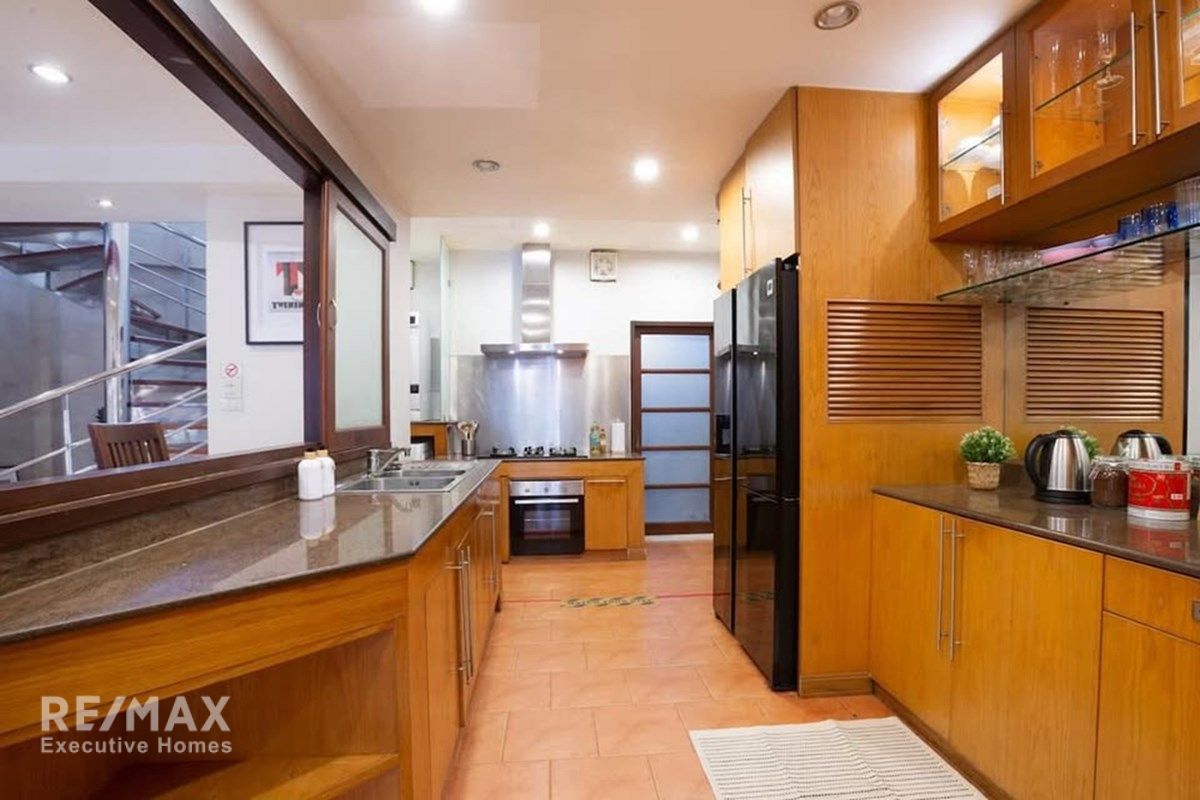 4BR Townhouse for Sale in Phrom Phong, Sukhumvit 39 - 440sqm with High Yield Potential 9