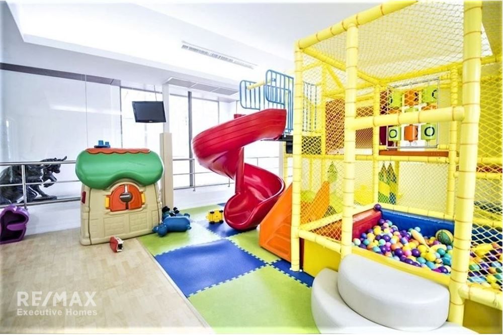 Seltenes 600 m² Penthouse mit 300 m² Terrasse im Loop zu vermieten - Haustierfreundlich. 10