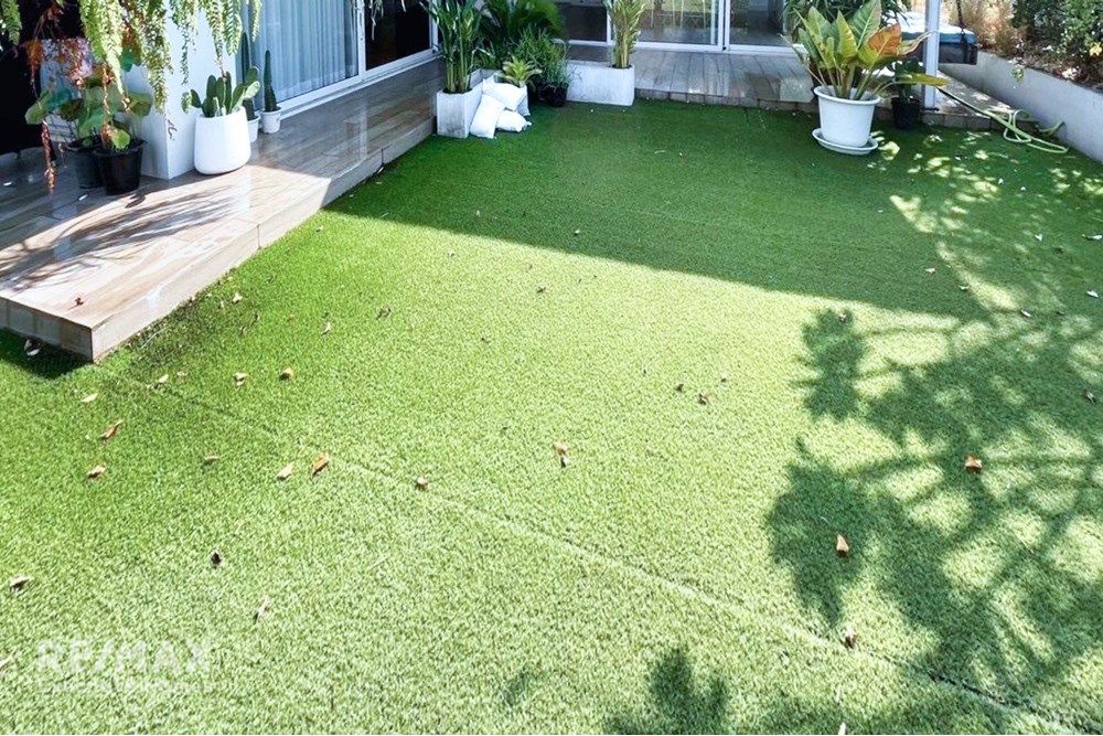 Seltenes 600 m² Penthouse mit 300 m² Terrasse im Loop zu vermieten - Haustierfreundlich. 3