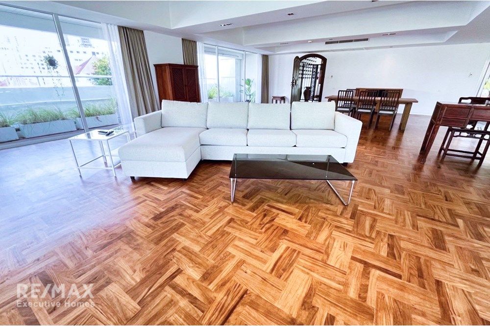 Seltenes 600 m² Penthouse mit 300 m² Terrasse im Loop zu vermieten - Haustierfreundlich. 4