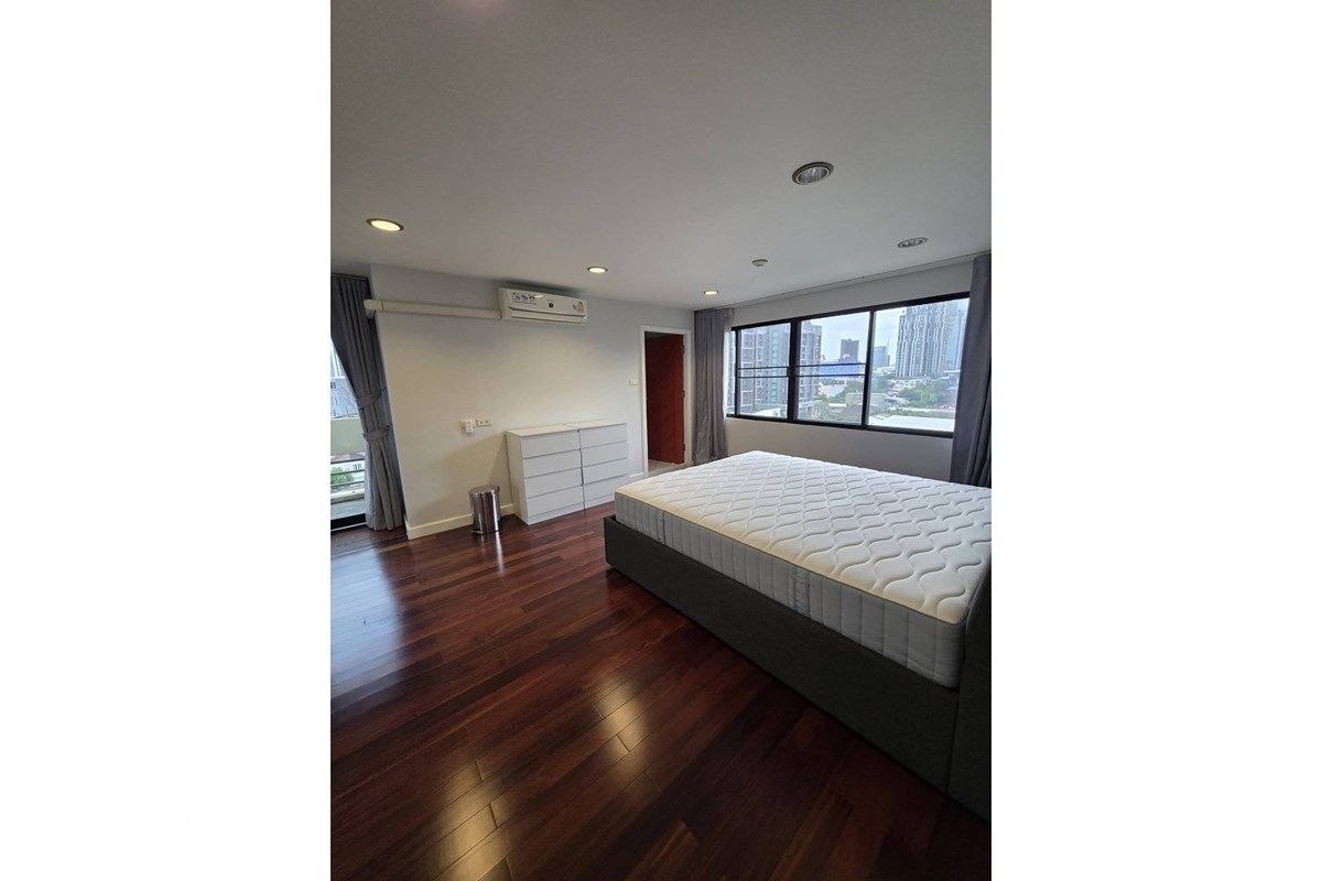 Spacious 2BR Condo for Rent in Beverly Hills Ekkamai - 135sqm, 17 Min Walk to BTS 11