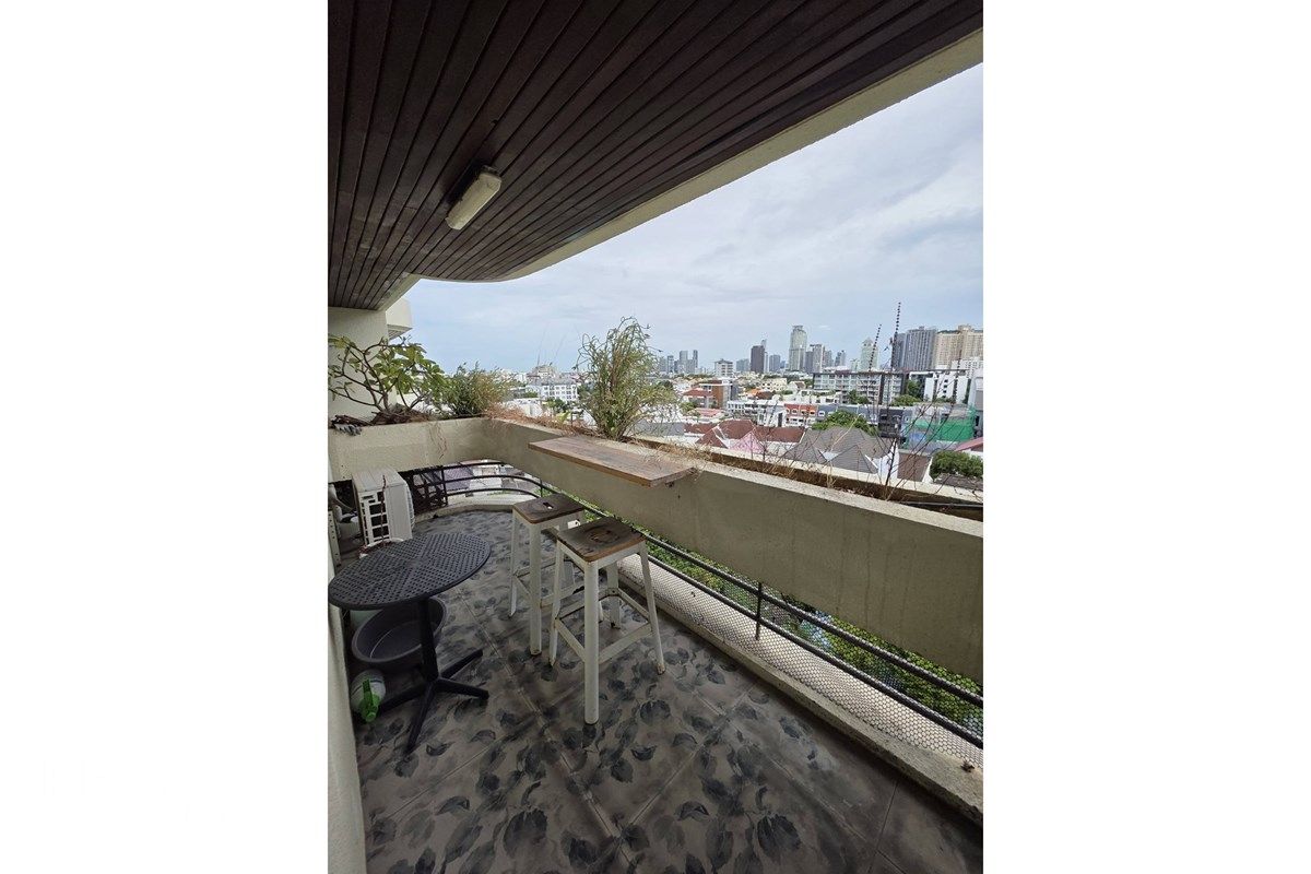 Spacious 2BR Condo for Rent in Beverly Hills Ekkamai - 135sqm, 17 Min Walk to BTS 5