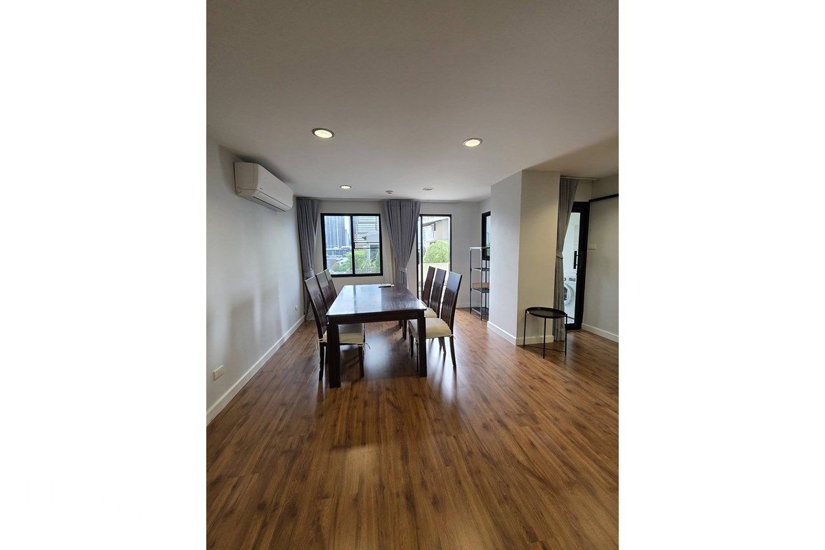Spacious 2BR Condo for Rent in Beverly Hills Ekkamai - 135sqm, 17 Min Walk to BTS 6