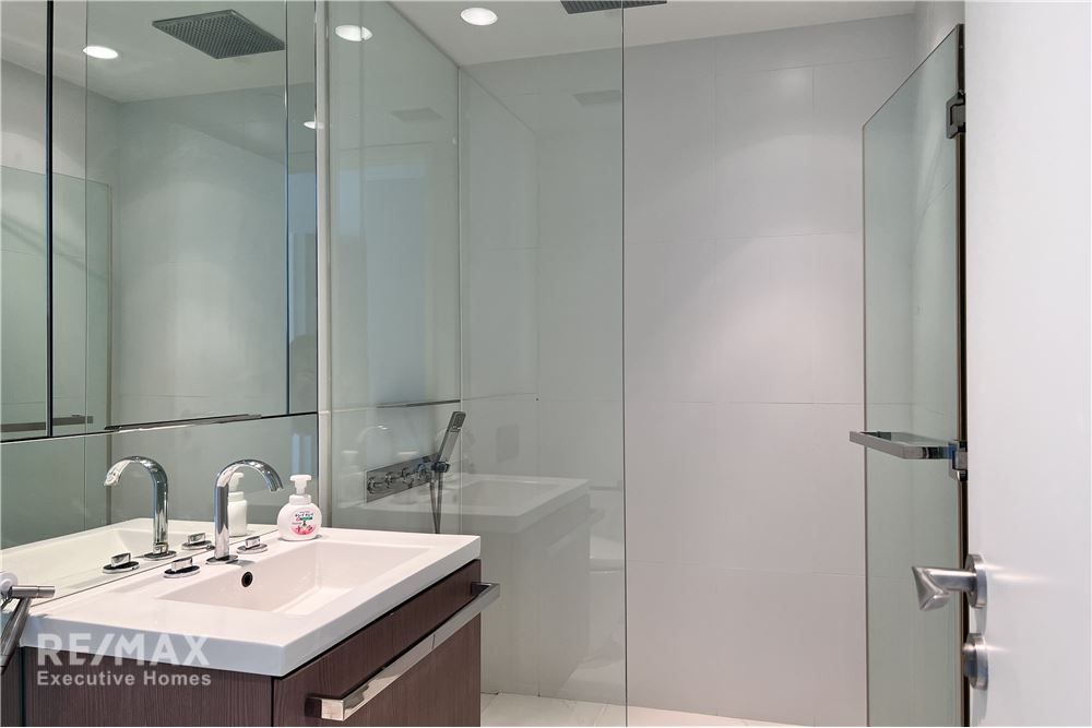 Rare 2BR Condo for Rent at 185 Rajdamri - 108sqm, 7 Min Walk to BTS Ratchadamri & Lumpini Park 13