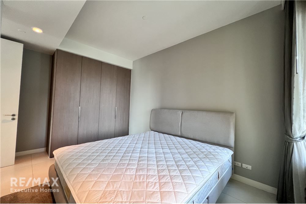 Rare 2BR Condo for Rent at 185 Rajdamri - 108sqm, 7 Min Walk to BTS Ratchadamri & Lumpini Park 7