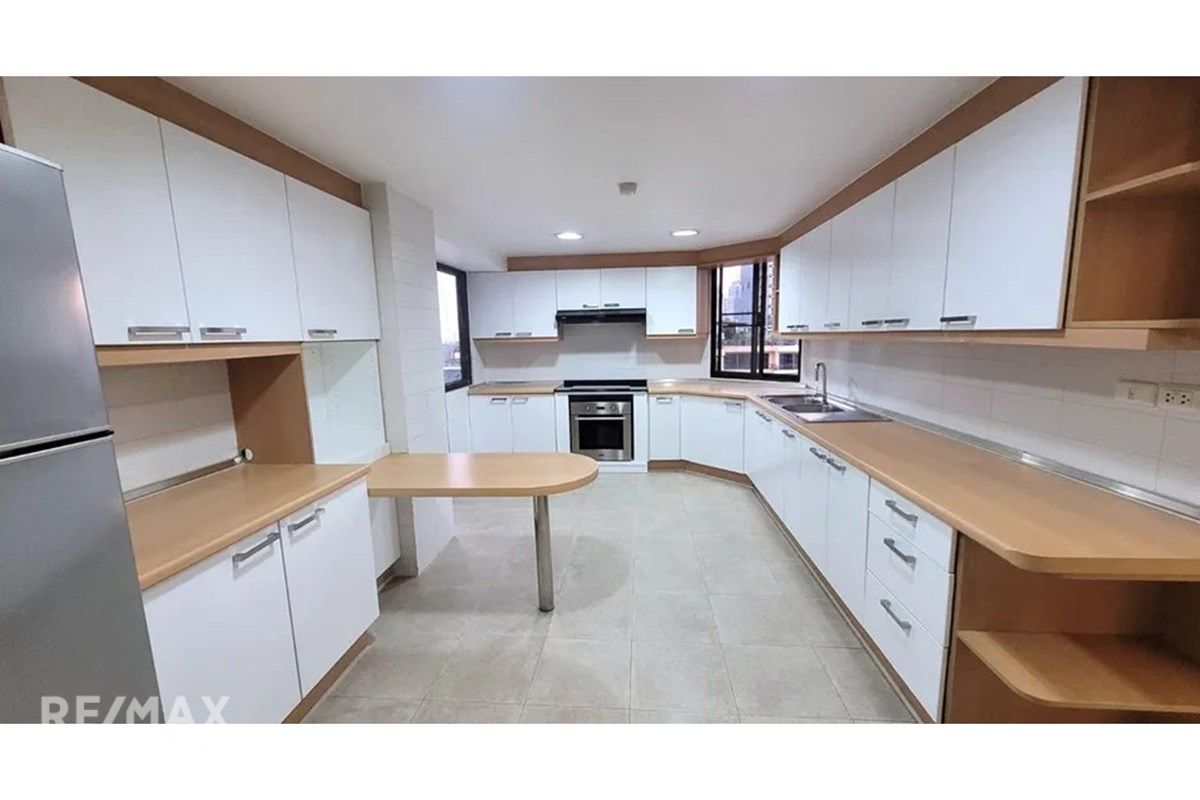 Spacious 31BR Family Suite Condo for Rent in Langsuan CBD - 280sqm at 145K 2