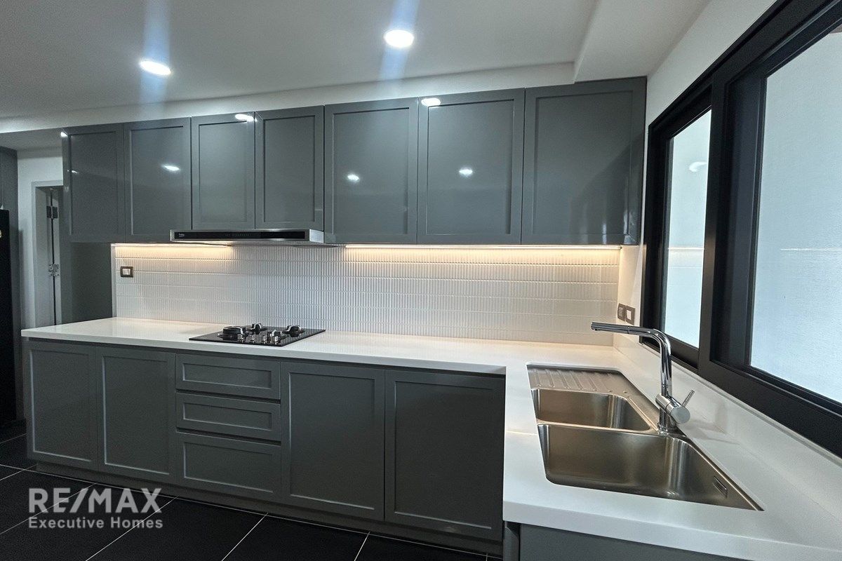 Renovated 31BR Condo for Rent in BTS Thong Lo - 285sqm on 22nd Floor 4