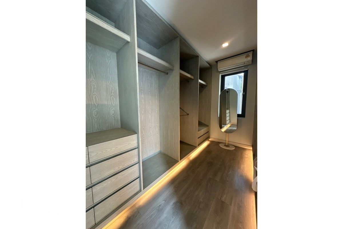 Modernes 3-Zimmer-Einfamilienhaus zur Miete - 350m² mit Pool, E-Ladesäule und Weinkühlschrank. 16