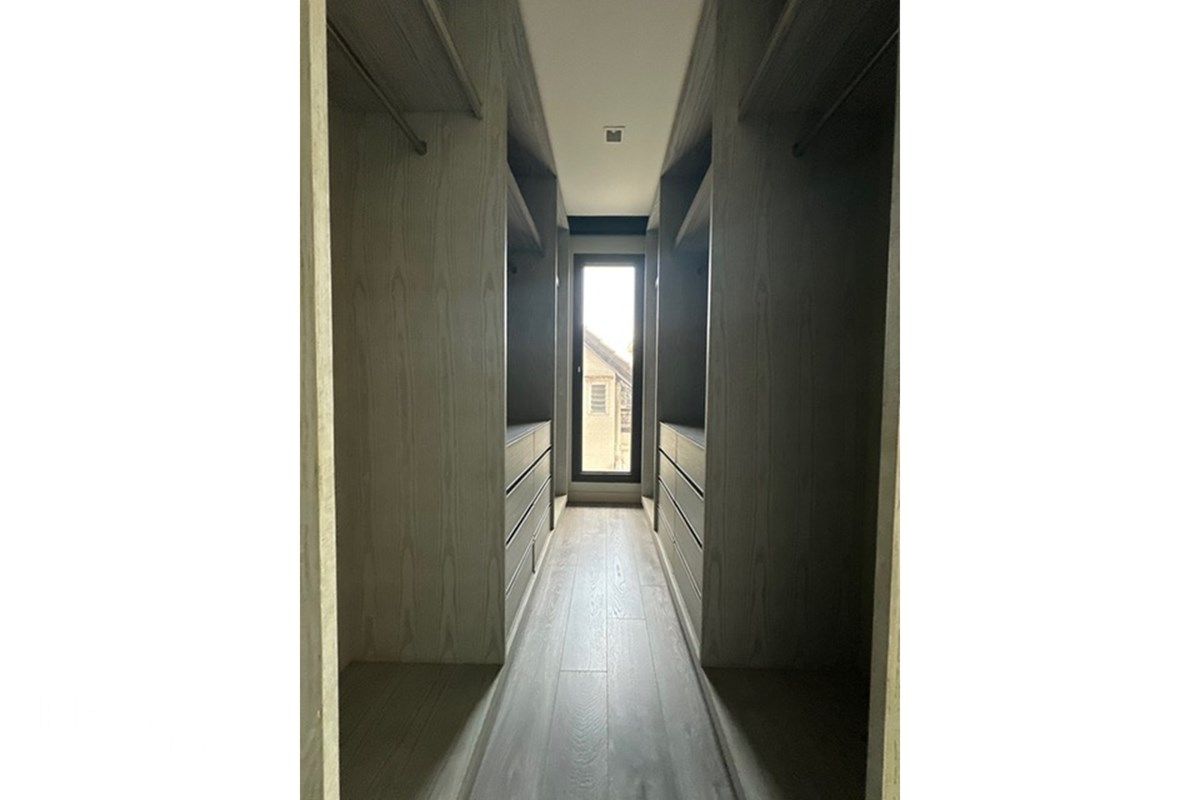 Modernes 3-Zimmer-Einfamilienhaus zur Miete - 350m² mit Pool, E-Ladesäule und Weinkühlschrank. 21