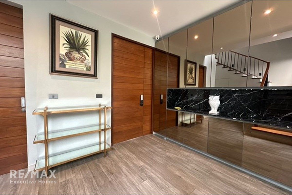 Modernes 3-Zimmer-Einfamilienhaus zur Miete - 350m² mit Pool, E-Ladesäule und Weinkühlschrank. 9