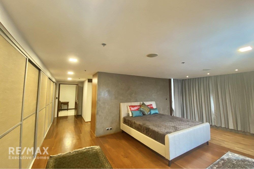 Spacious 3BR Condo for Rent at Kallista Mansion - 130K, 315sqm, 13 Min Walk to MRT Phetchaburi 3