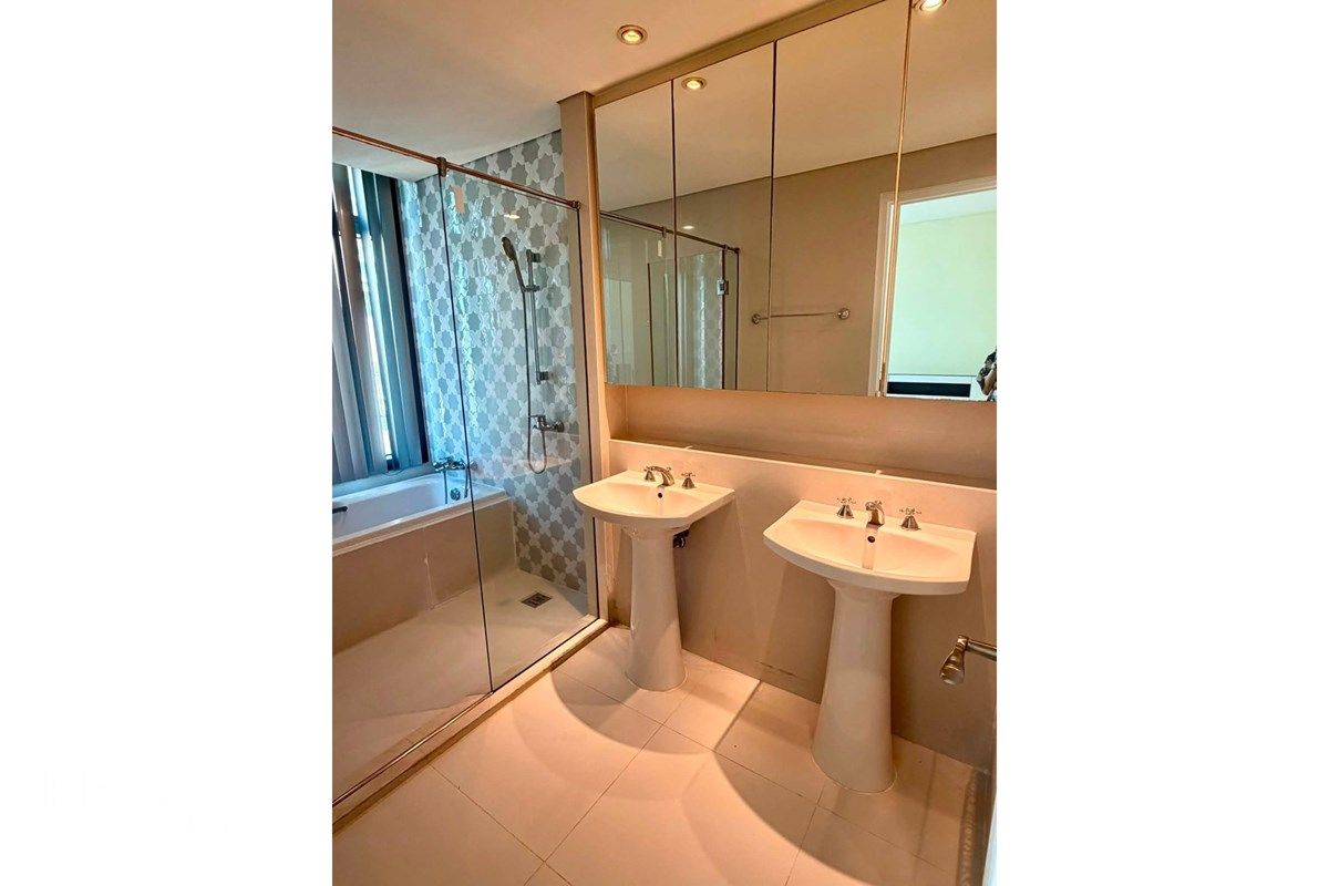 Haustierfreundliche 2-Zimmer-Wohnung zu vermieten im Aguston Sukhumvit 22 | 55K | 95qm | 22. Stock | 16 Gehminuten zur MRT Queen Sirikit. 13