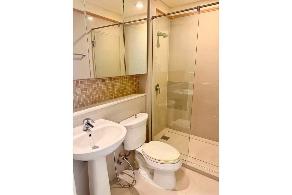 Haustierfreundliche 2-Zimmer-Wohnung zu vermieten im Aguston Sukhumvit 22 | 55K | 95qm | 22. Stock | 16 Gehminuten zur MRT Queen Sirikit. 16