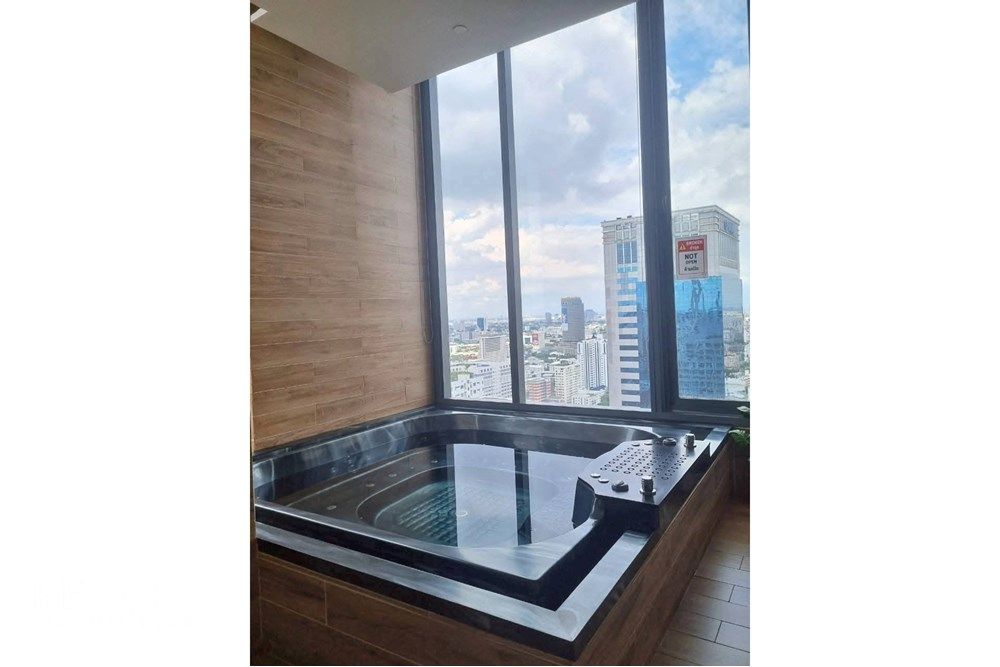75K Rent | 75.5sqm 2BR Condo on 21st Floor with West View | THE ESSE Asoke, Wattana 10