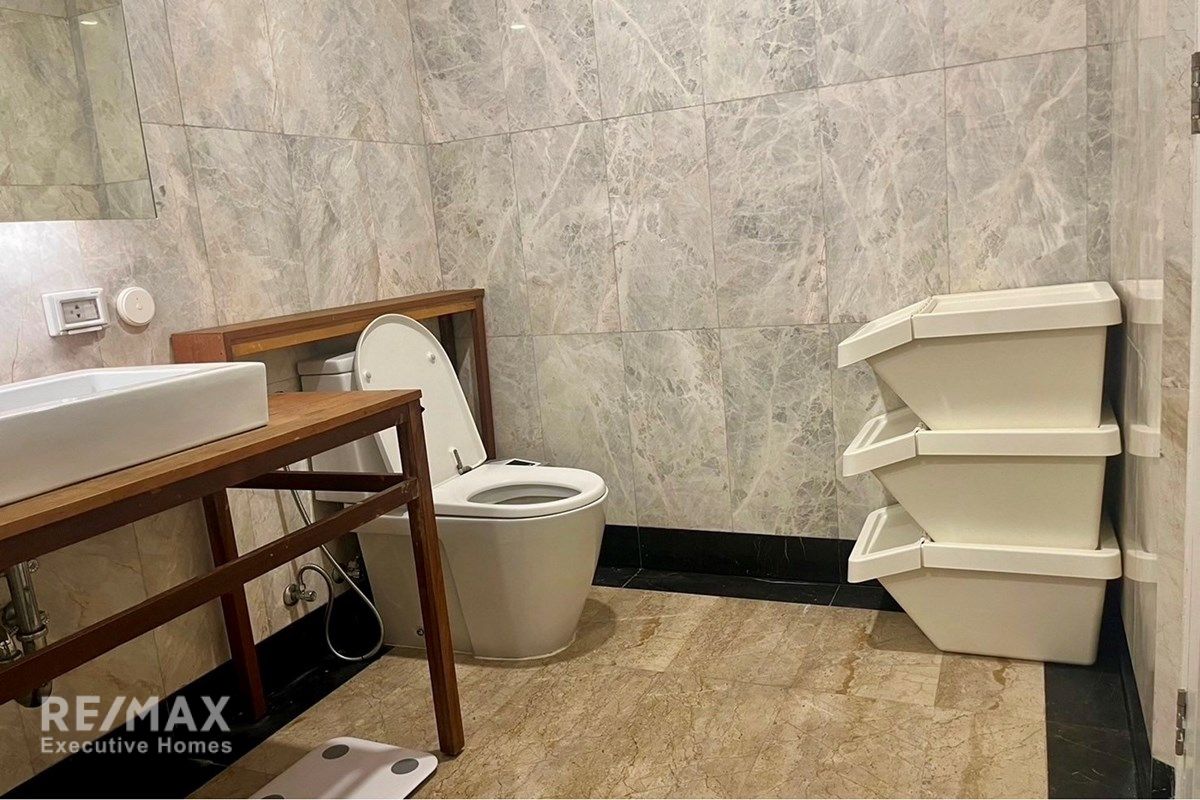Pet-Friendly Condo for Rent near BTS Phrom Phong - Sukhumvit 39, 17-Minute Walk 11