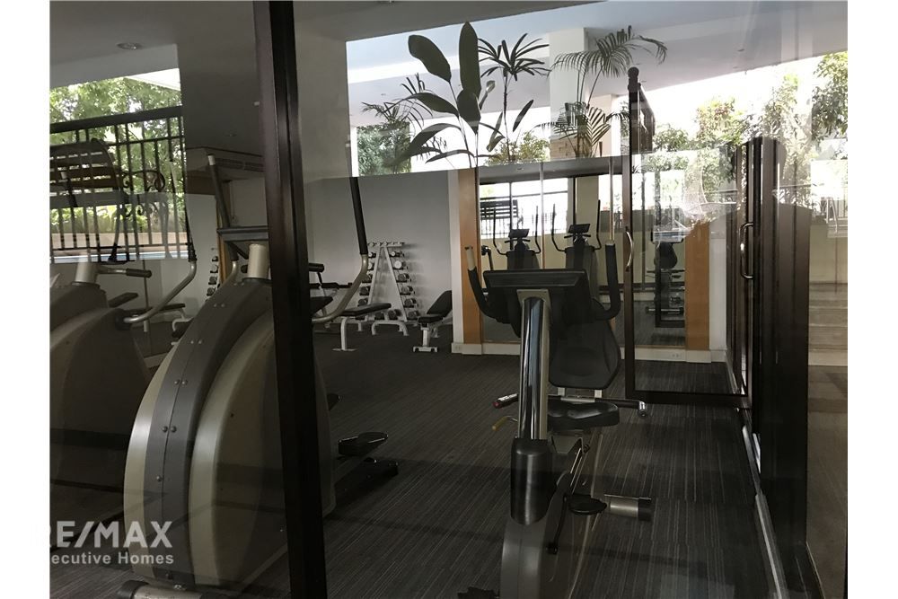 Pet-Friendly Condo for Rent near BTS Phrom Phong - Sukhumvit 39, 17-Minute Walk 17