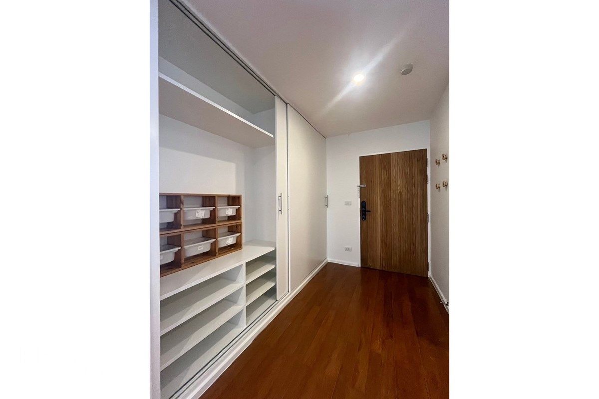 Pet-Friendly Condo for Rent near BTS Phrom Phong - Sukhumvit 39, 17-Minute Walk 2