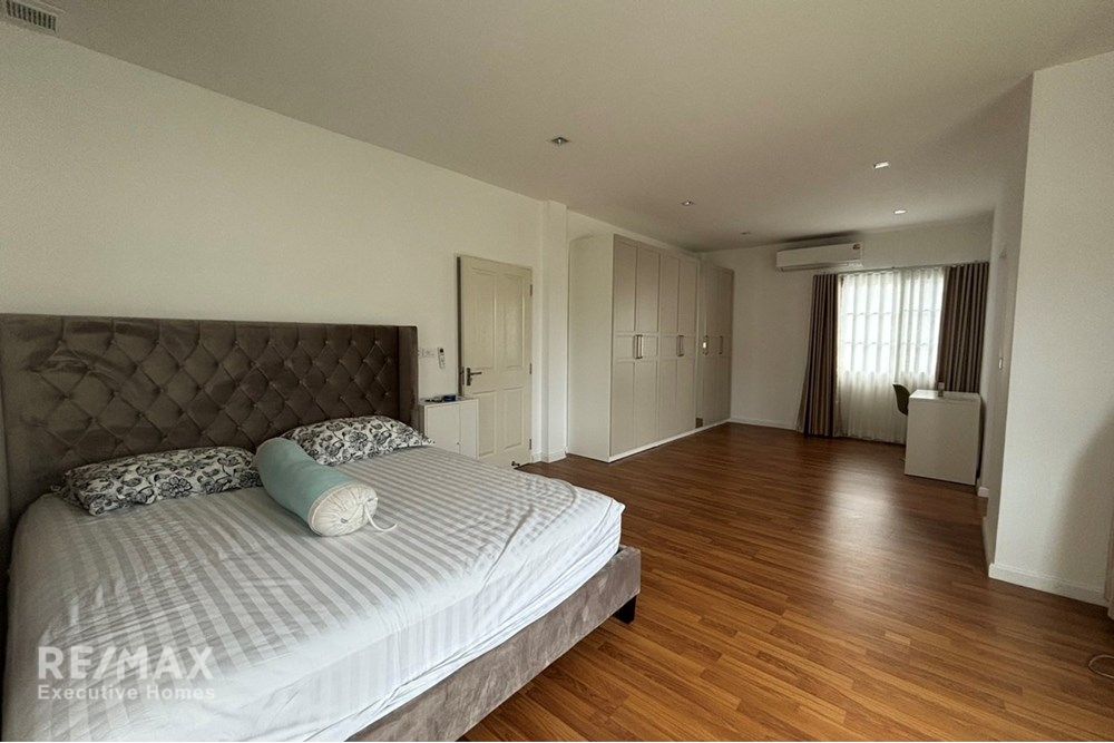 Detached Single Family Home in Casa Grande, Wongwaen 11