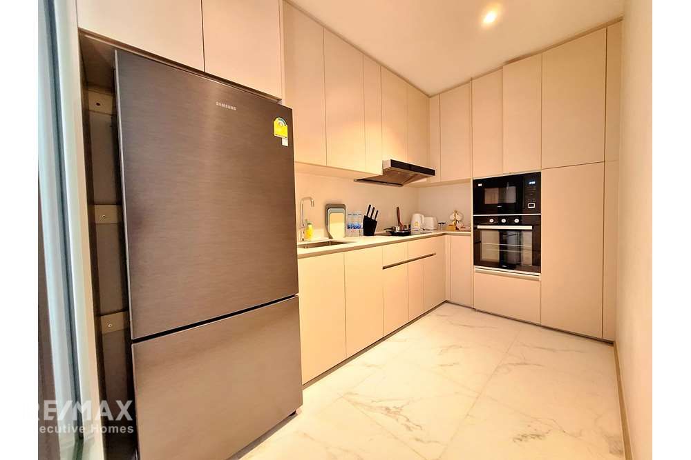 Geräumiges Serviced Apartment mit 2 Schlafzimmern nahe der BTS-Station Bearing. 3