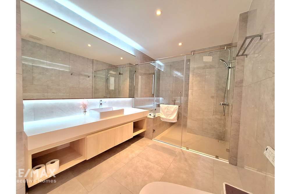 Geräumiges Serviced Apartment mit 2 Schlafzimmern nahe der BTS-Station Bearing. 8