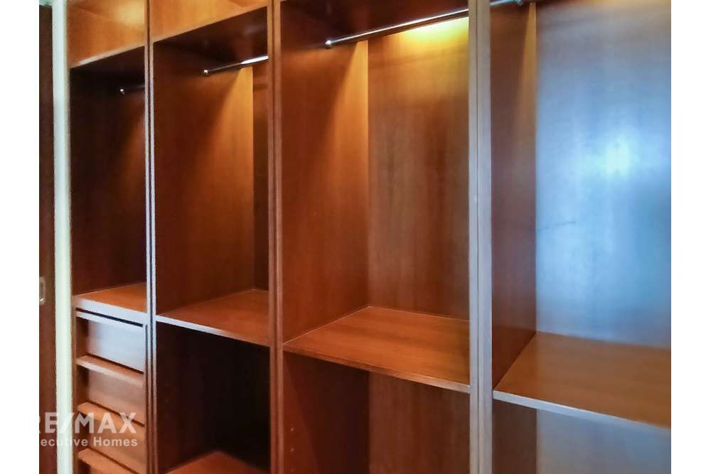 Luxury Condo: Spacious 3 Bed Unit with Fantastic Garden and River Views 10
