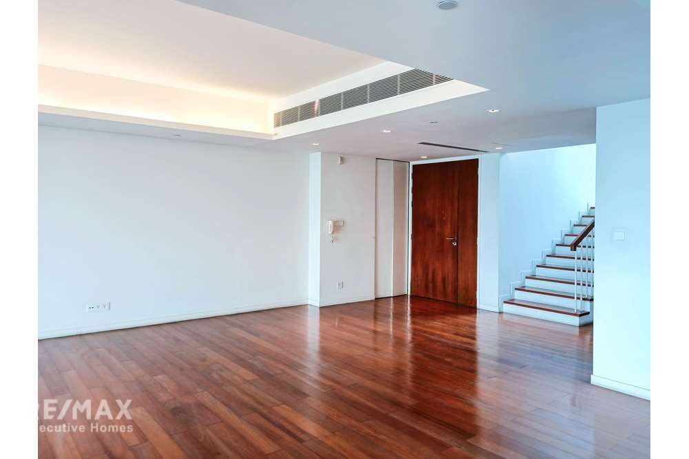 Luxury Condo: Spacious 3 Bed Unit with Fantastic Garden and River Views 11