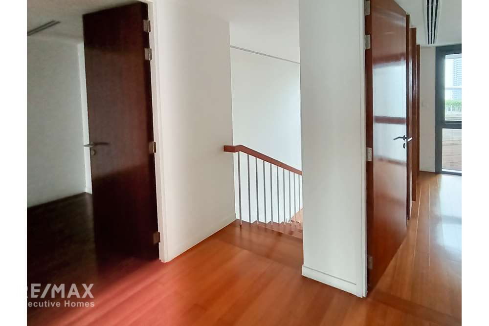 Luxury Condo: Spacious 3 Bed Unit with Fantastic Garden and River Views 16