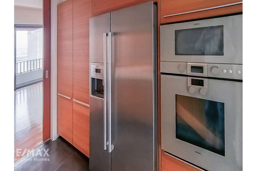 Luxury Condo: Spacious 3 Bed Unit with Fantastic Garden and River Views 18