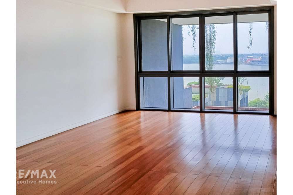 Luxury Condo: Spacious 3 Bed Unit with Fantastic Garden and River Views 21