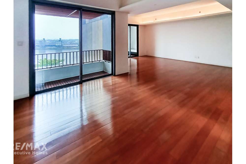 Luxury Condo: Spacious 3 Bed Unit with Fantastic Garden and River Views 31