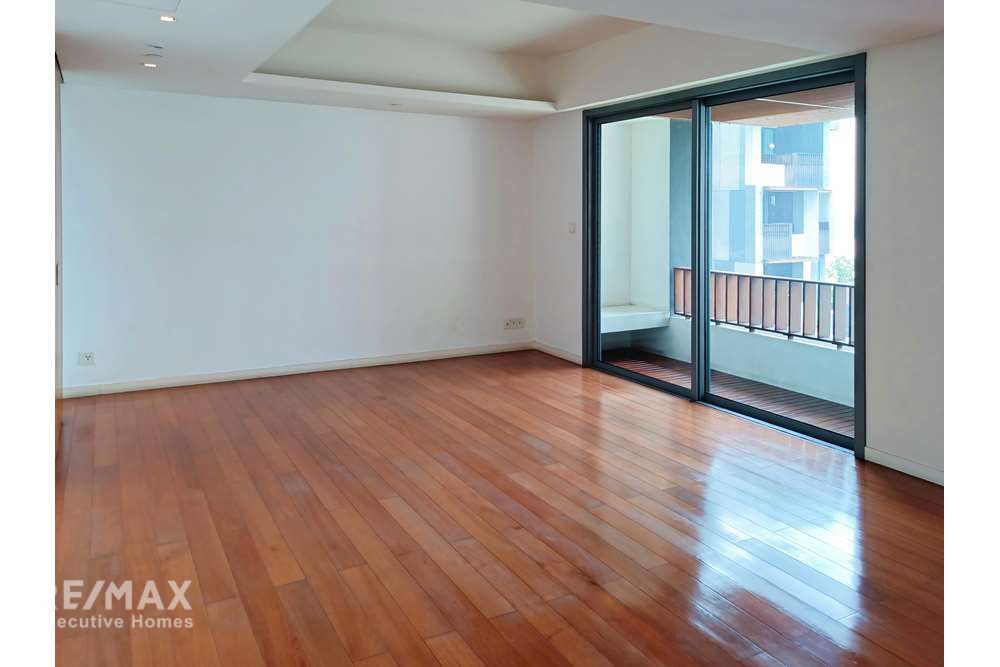 Luxury Condo: Spacious 3 Bed Unit with Fantastic Garden and River Views 32