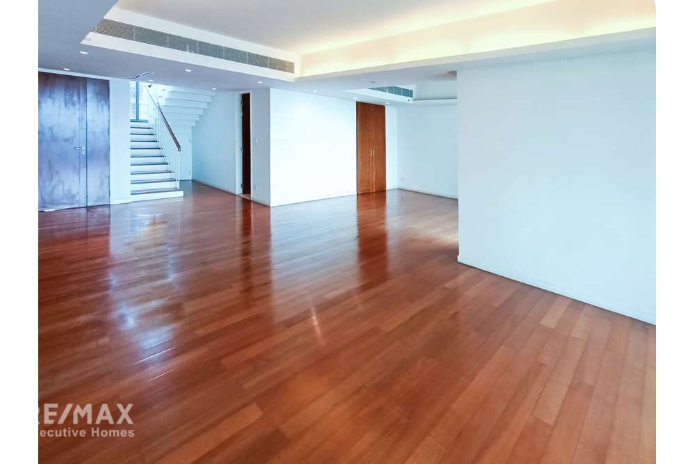 Luxury Condo: Spacious 3 Bed Unit with Fantastic Garden and River Views 33