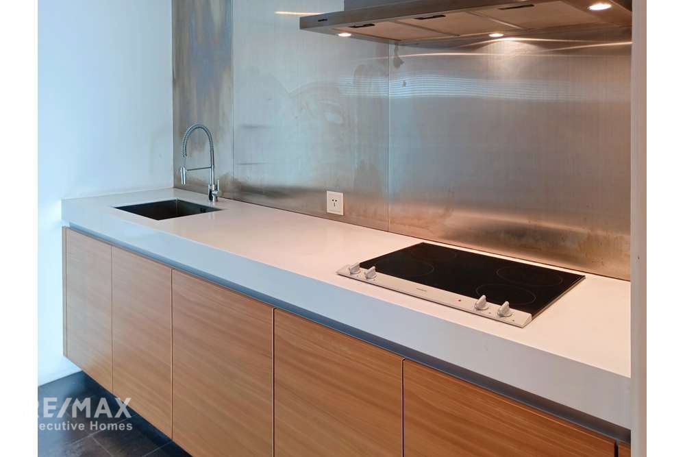 Luxury Condo: Spacious 3 Bed Unit with Fantastic Garden and River Views 5
