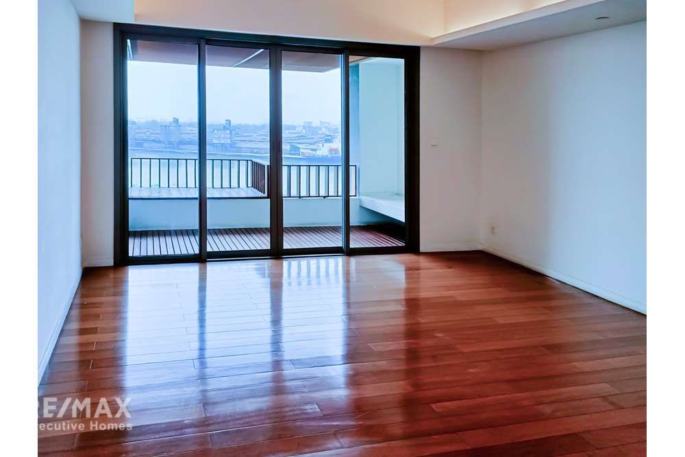 Luxury Condo: Spacious 3 Bed Unit with Fantastic Garden and River Views 6