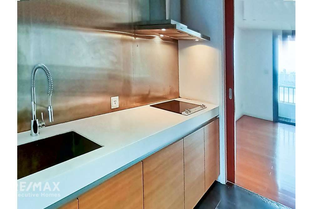 Luxury Condo: Spacious 3 Bed Unit with Fantastic Garden and River Views 8