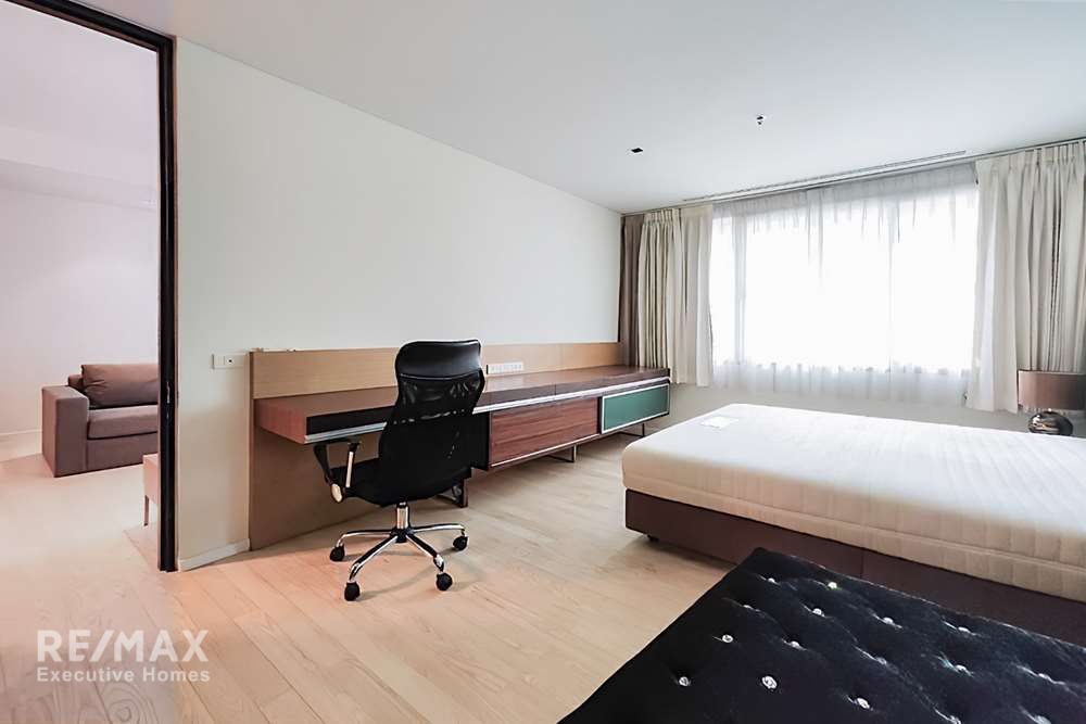 Pet-Friendly 2BR Condo for Sale in The Lakes - 5 Mins Walk to BTS Asok 5